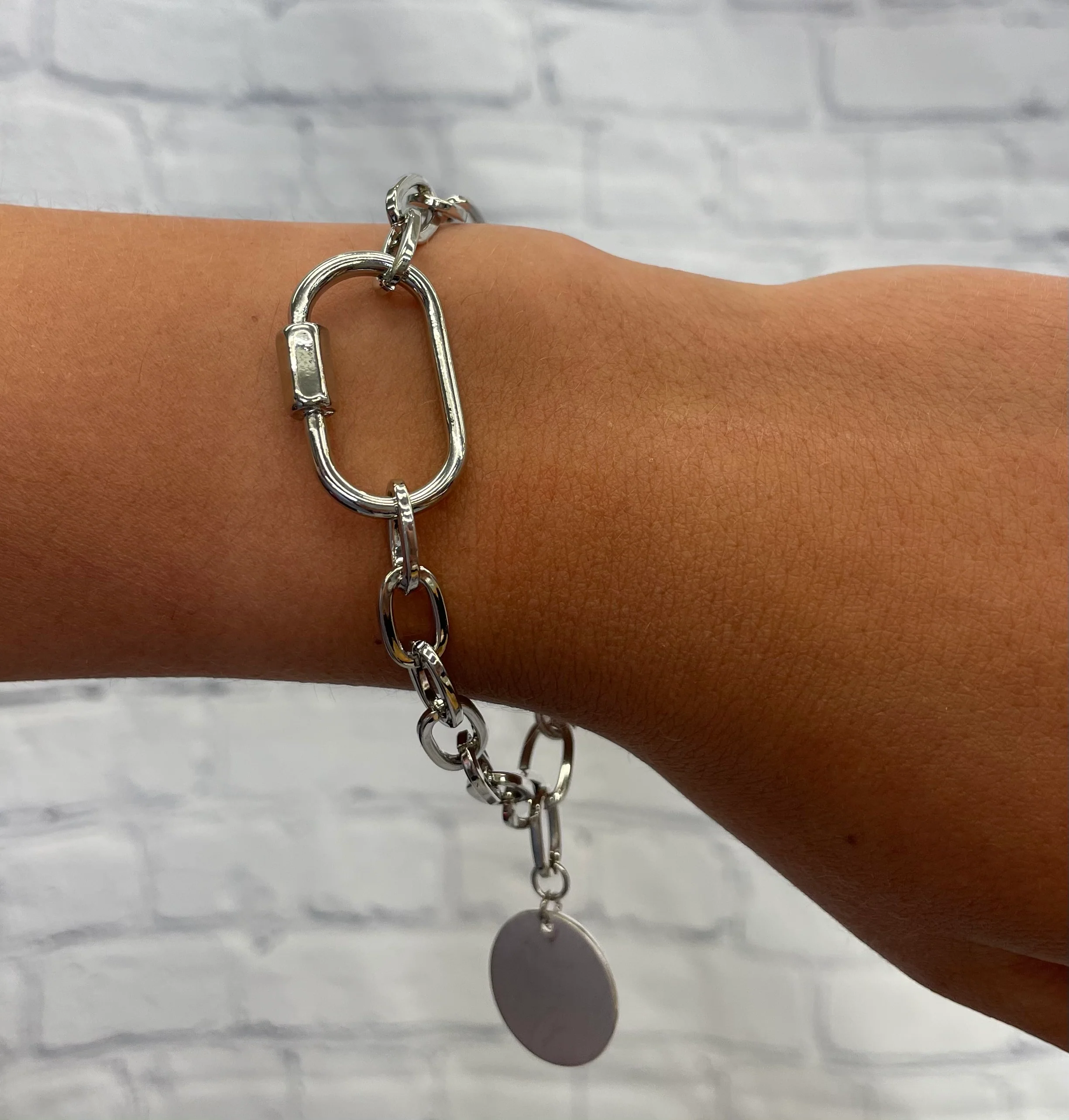 V.LU Style Carabiner Chain Link Bracelet - Image 3